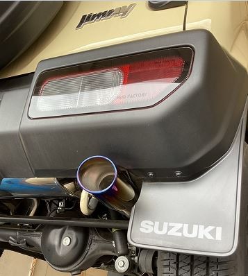 ☆ JB64ジムニー マフラー交換作業 津田レーシングDAMSEL ☆ | 店舗お