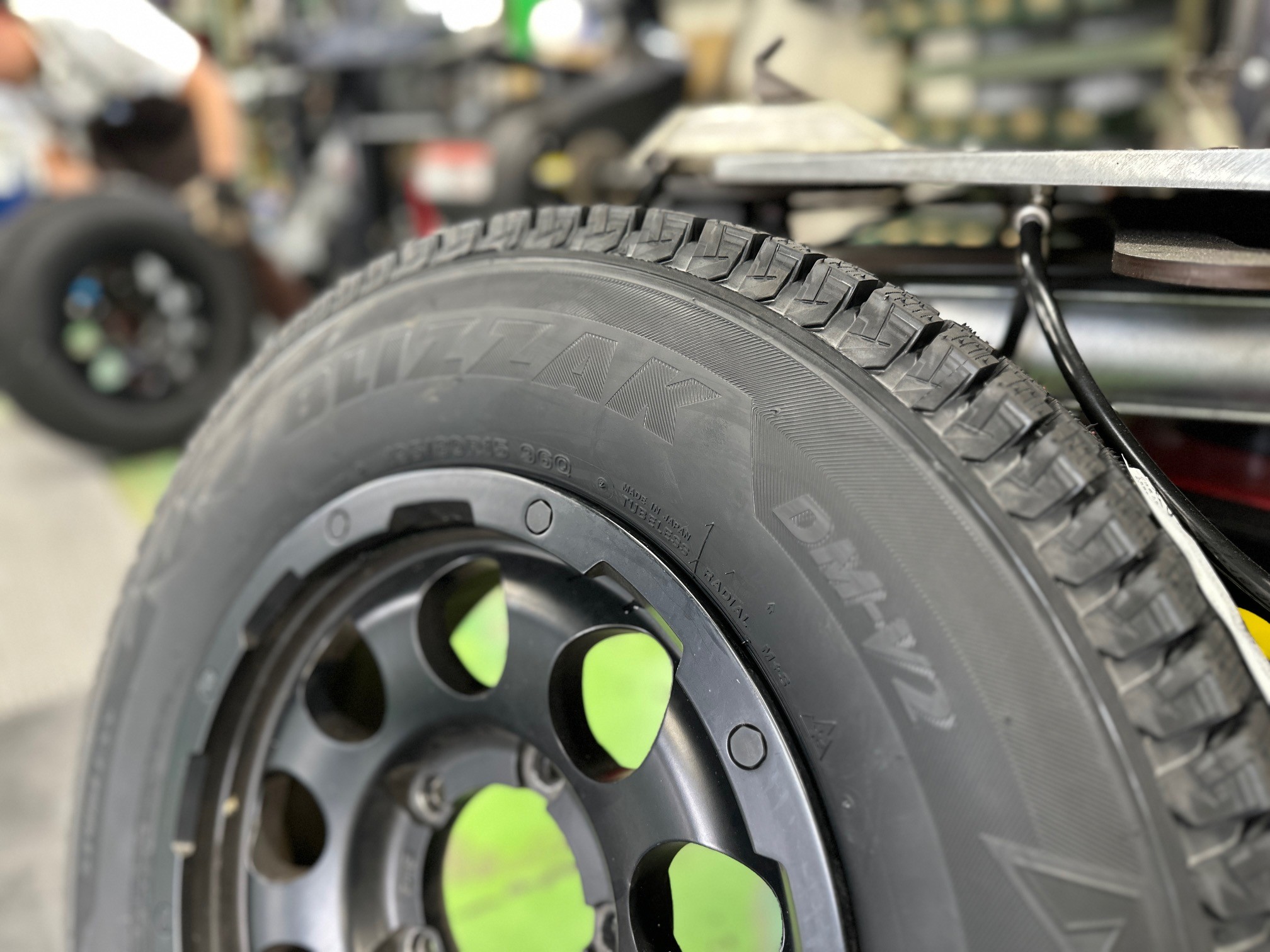 ジムニーシエラ スタッドレスDM-V2 取付 | 店舗おススメ情報 | タイヤ