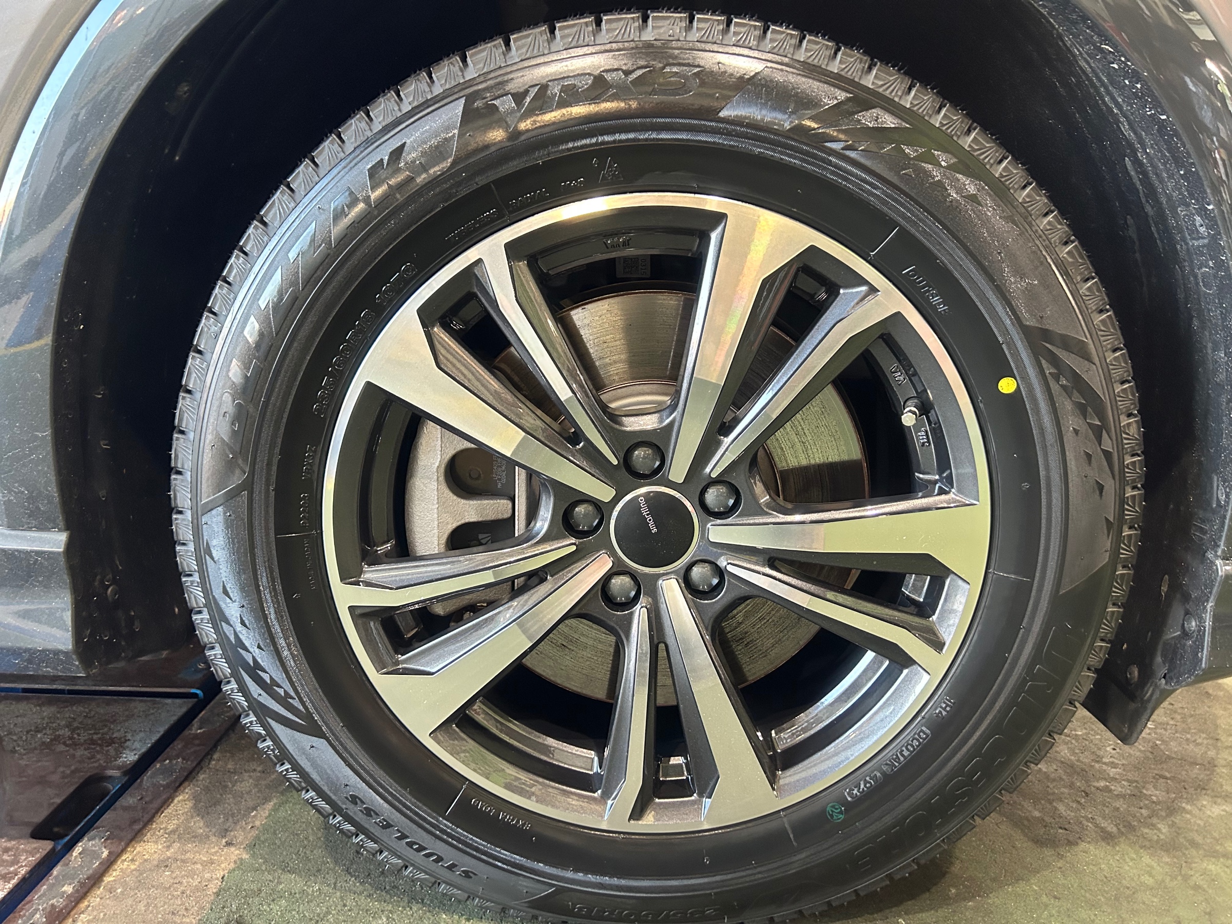 輸入車に対応したホイールございます！！【アウディ Q4 e-tron VRX3 x