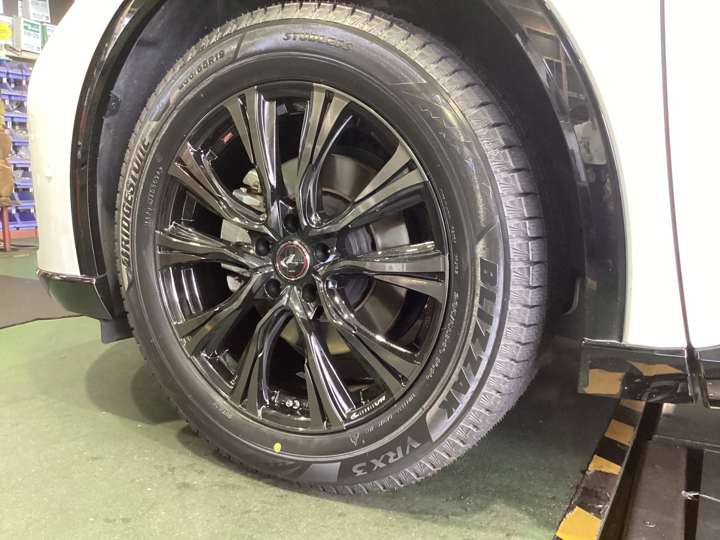 作業事例】「トヨタ・クラウンスポーツ」スタッドレスタイヤホイール