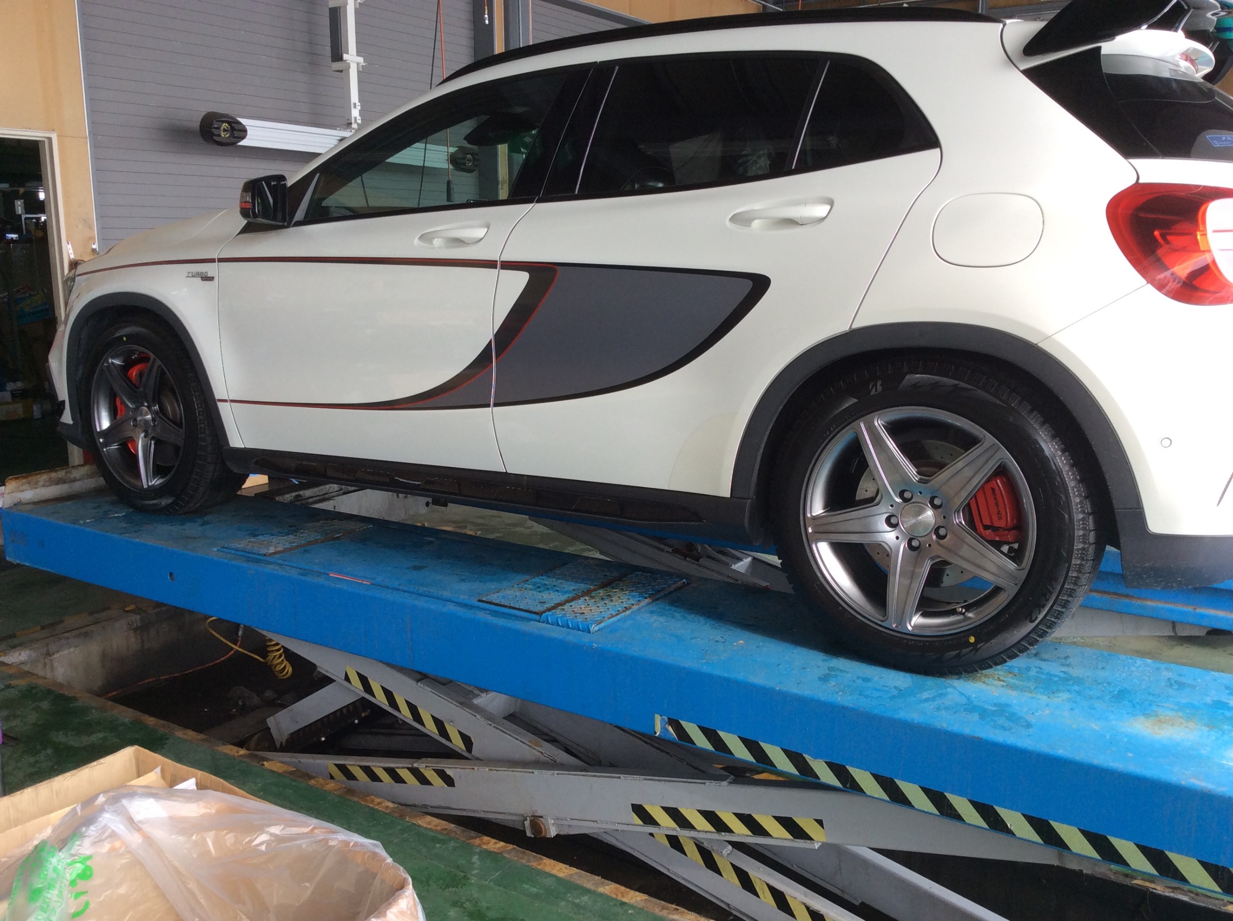 メルセデス・ベンツ GLA 45 AMG Edition1 にスタッドレスセット装着