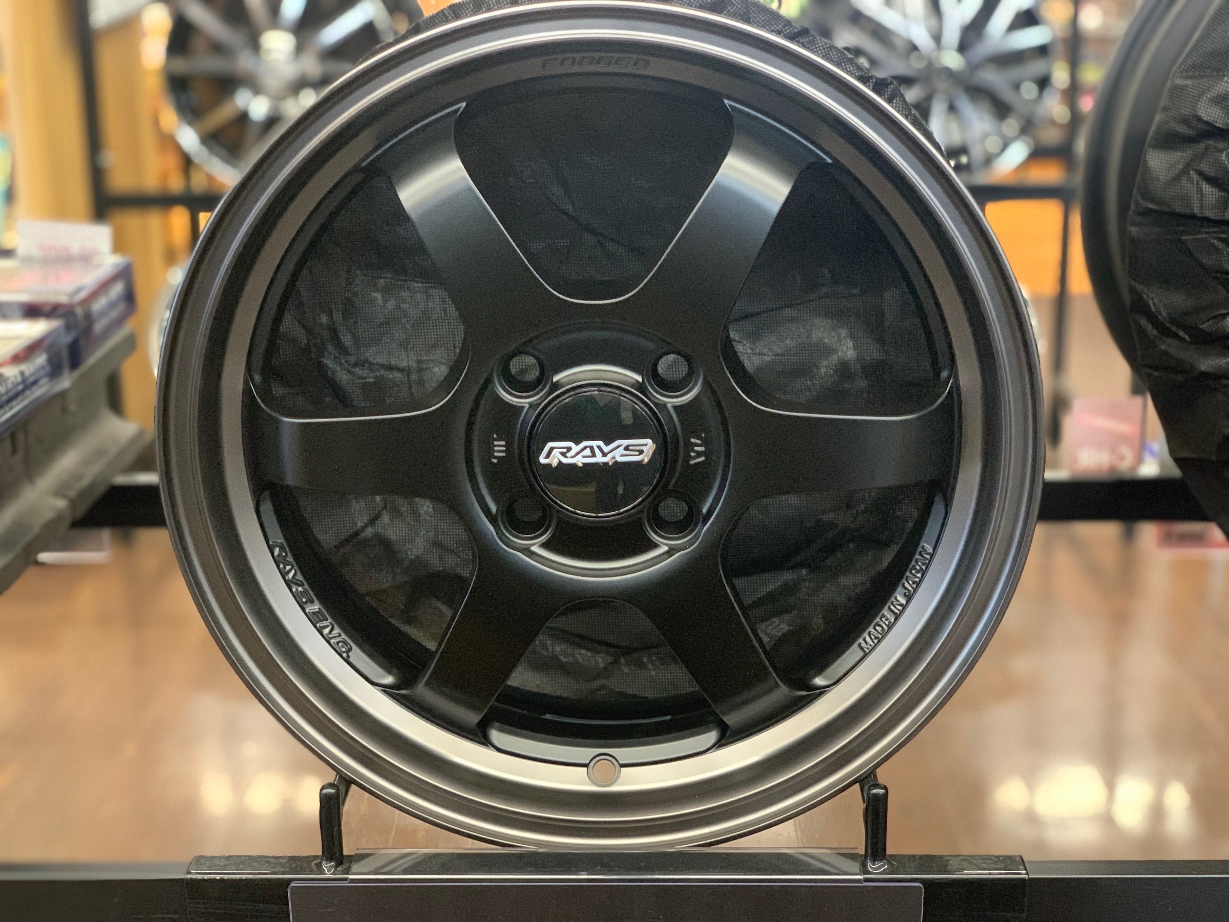 中四国タイヤ館特別カラー！！RAYS VOLK RACING TE37 KCR PHカラー