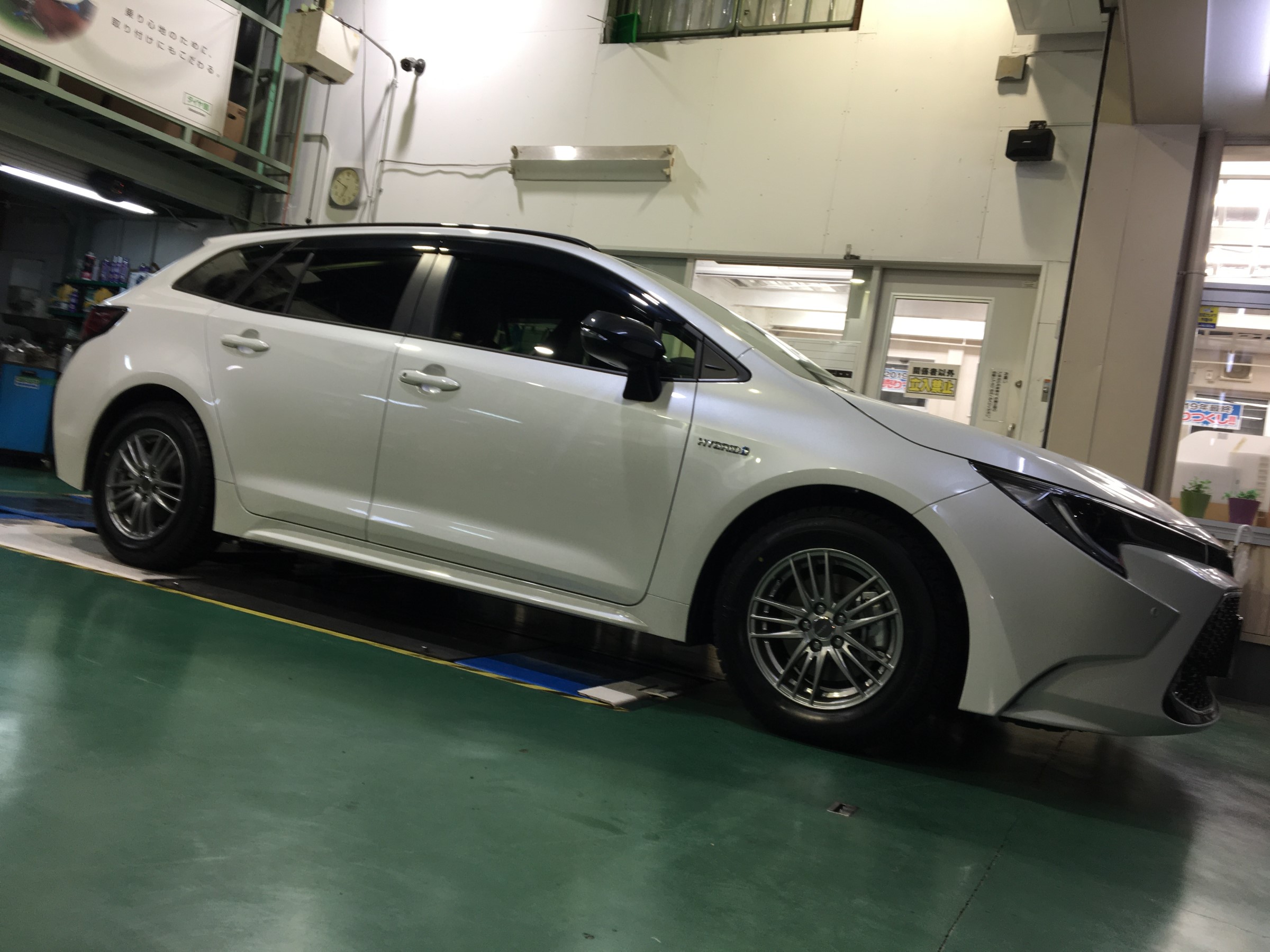 ☆新車カローラツーリングにスタッドレスアルミセット☆ | 店舗お