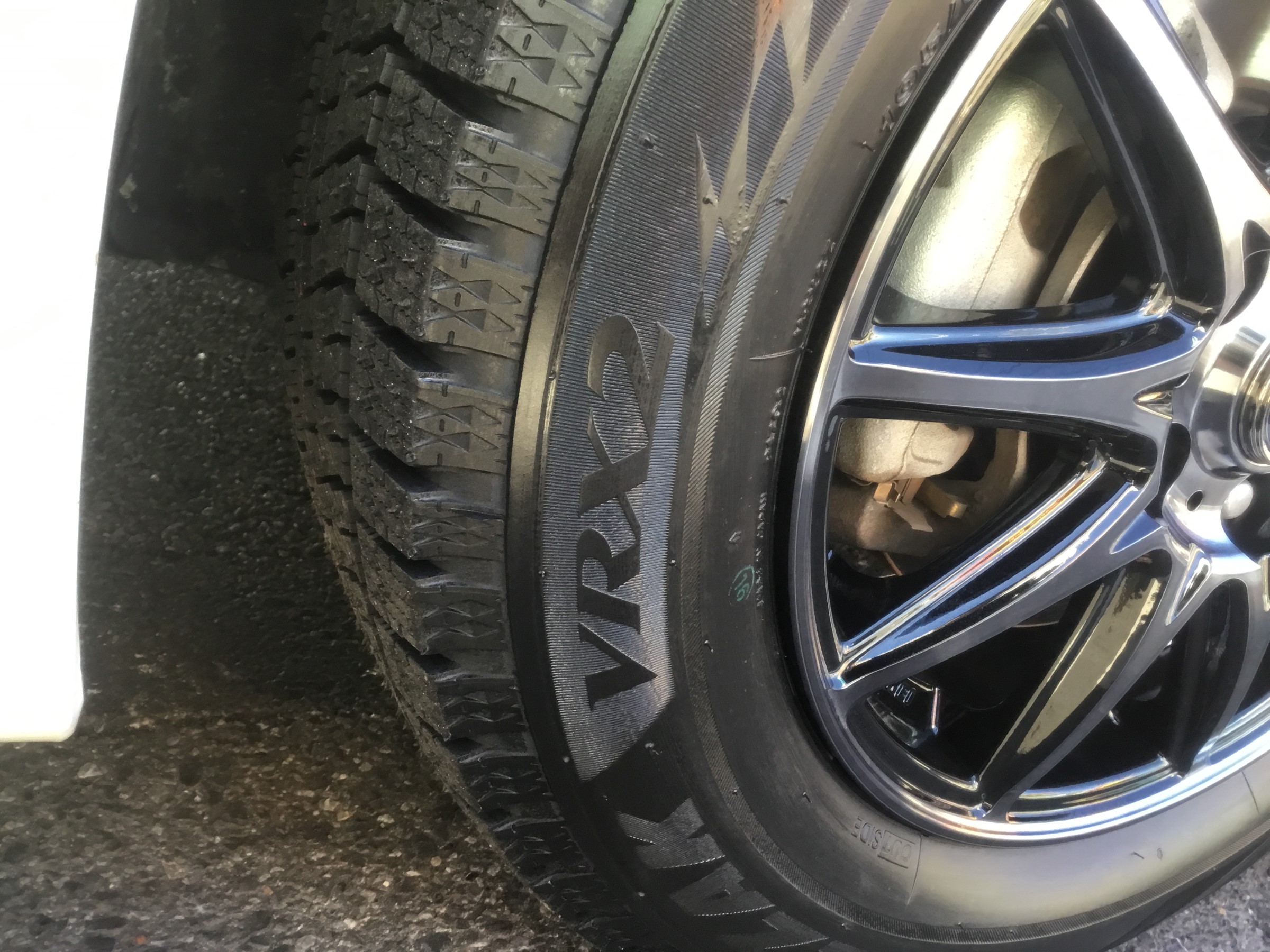 C27型セレナ、スタッドレスタイヤセットのお取り付け！ | 店舗おススメ