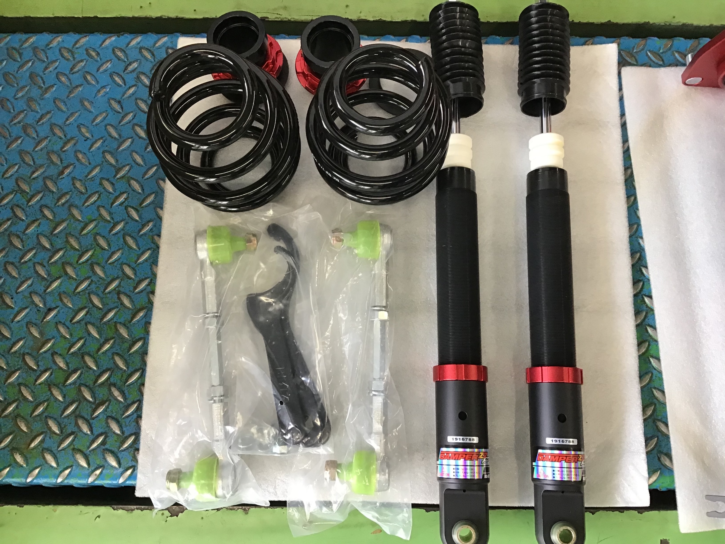 日産 セレナ 車高調取付 ブリッツ BLITZ | 店舗おススメ情報 | タイヤ