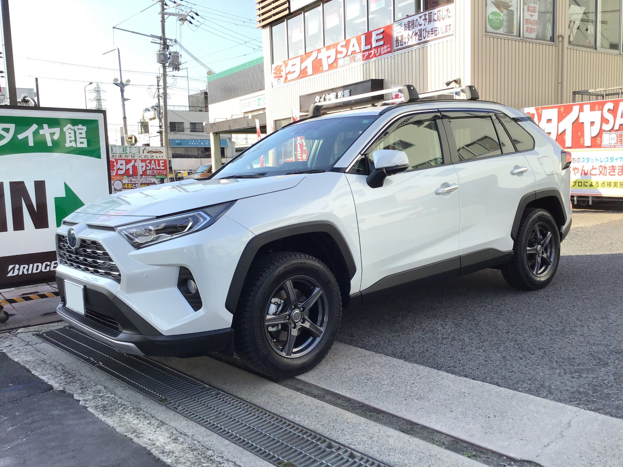 新型RAV4にスタッドレスタイヤ+ホイールセットお取り付け♪ | 店舗お