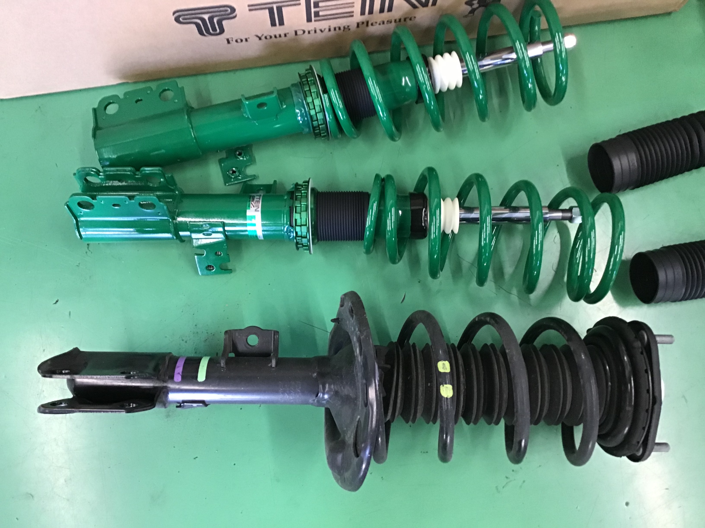 トヨタ VOXY『ZZR80W』TEIN車高調 STREET BASIS Z 取付 | 店舗おススメ