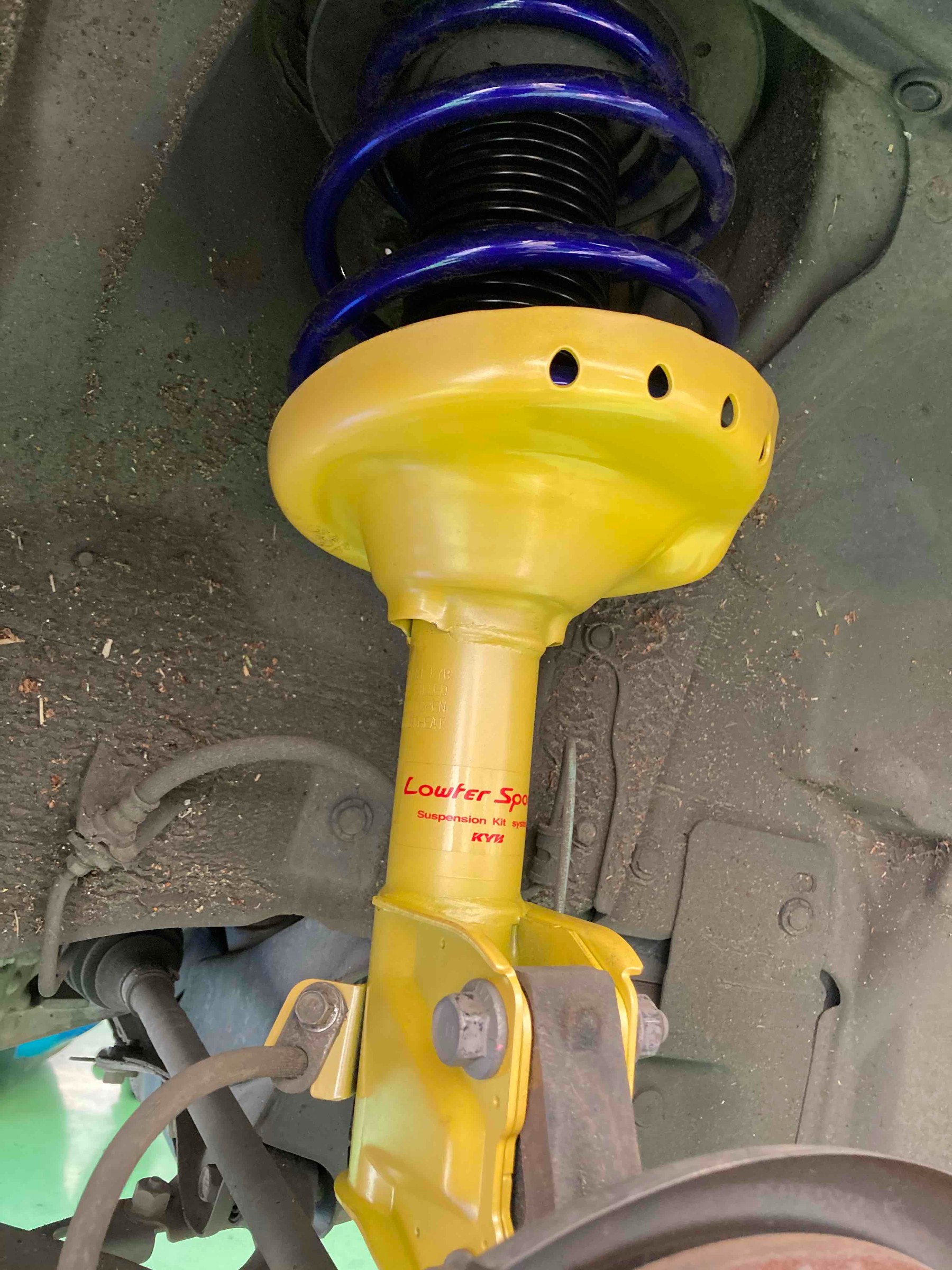 スバル・レヴォーグ・VM4】KYBのショックアブソーバーで足回り