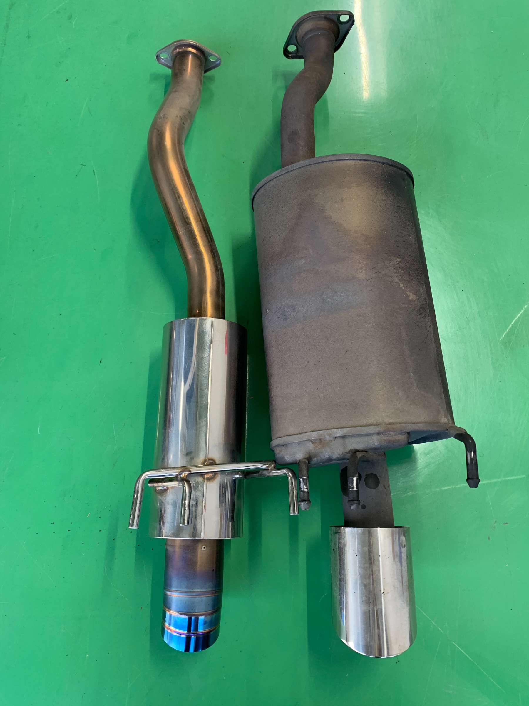 シビックタイプR FD2 マフラー交換 | 店舗おススメ情報 | タイヤ館