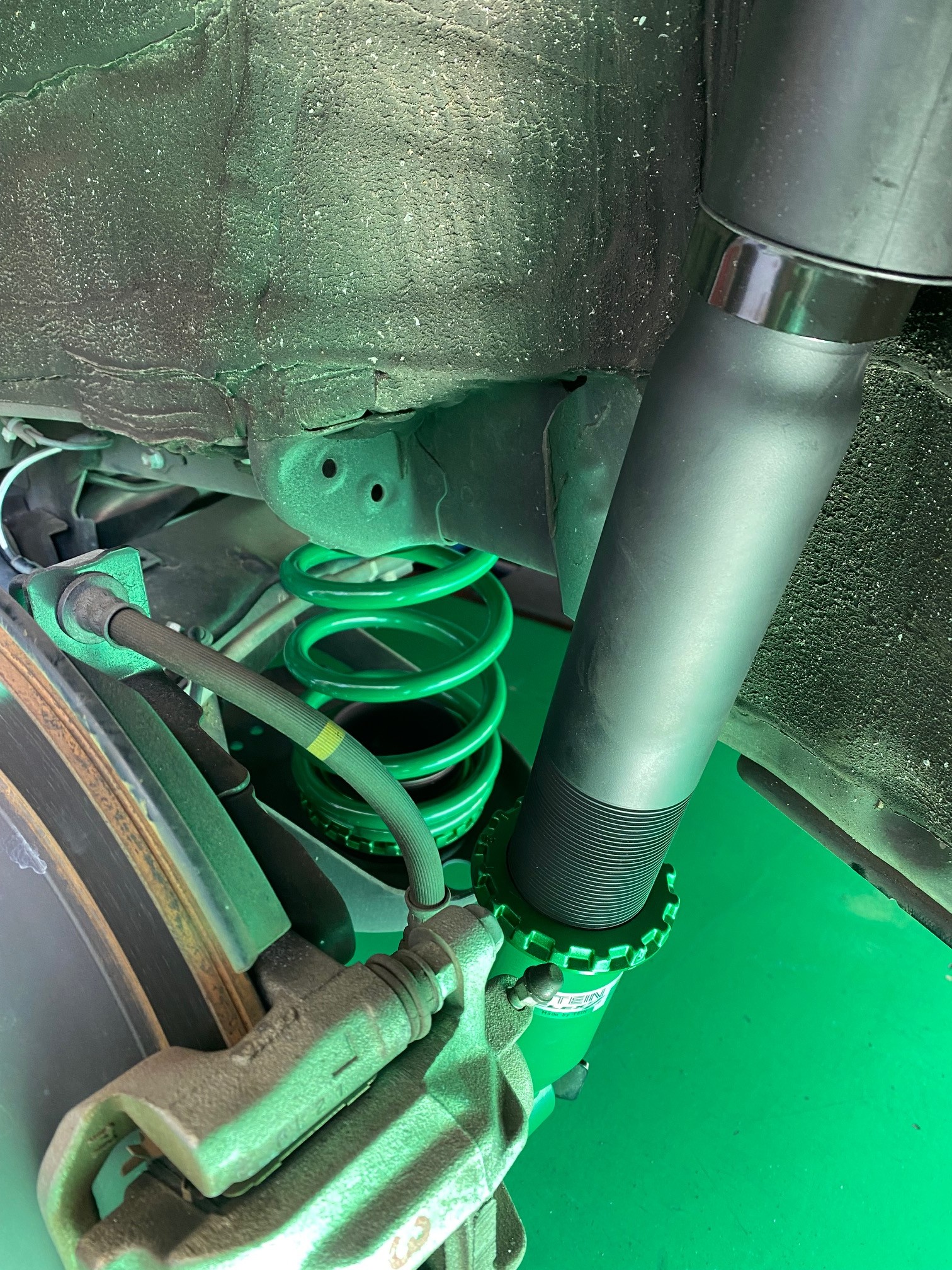 トヨタ ヴォクシー（ZRR80W） TEIN車高調「FLEX-Z」取り付け | 店舗お