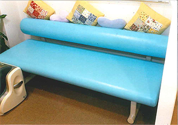 整骨院 - 高田ベッド製作所｜マッサージベッド・マクラ・カバーの製造販売