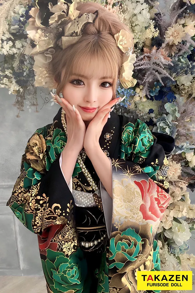 モード系 グリーン(緑色)/ゴールド/赤 バラ柄 目立つ 派手振袖