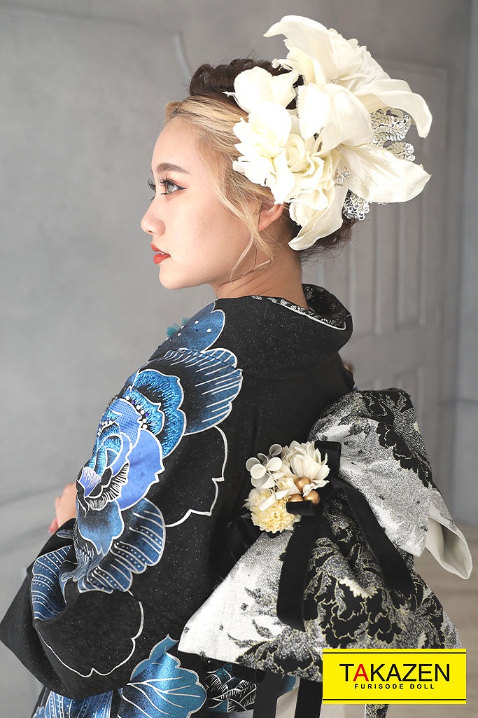 クール系 黒/青 薔薇柄 目立つ大柄 派手振袖 キラキラスワロフスキー