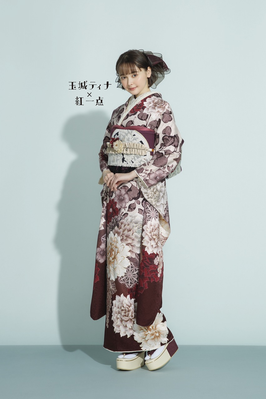 玉城ティナ×紅一点ブランド振袖 エンジ/赤茶 牡丹柄 ヴィンテージ