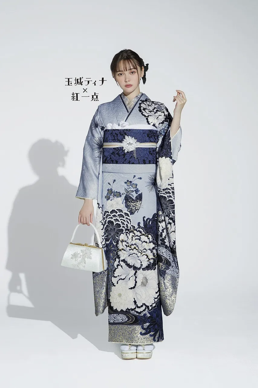 玉城ティナ×紅一点ブランド振袖 白/オフホワイト/淡い色 洋花柄
