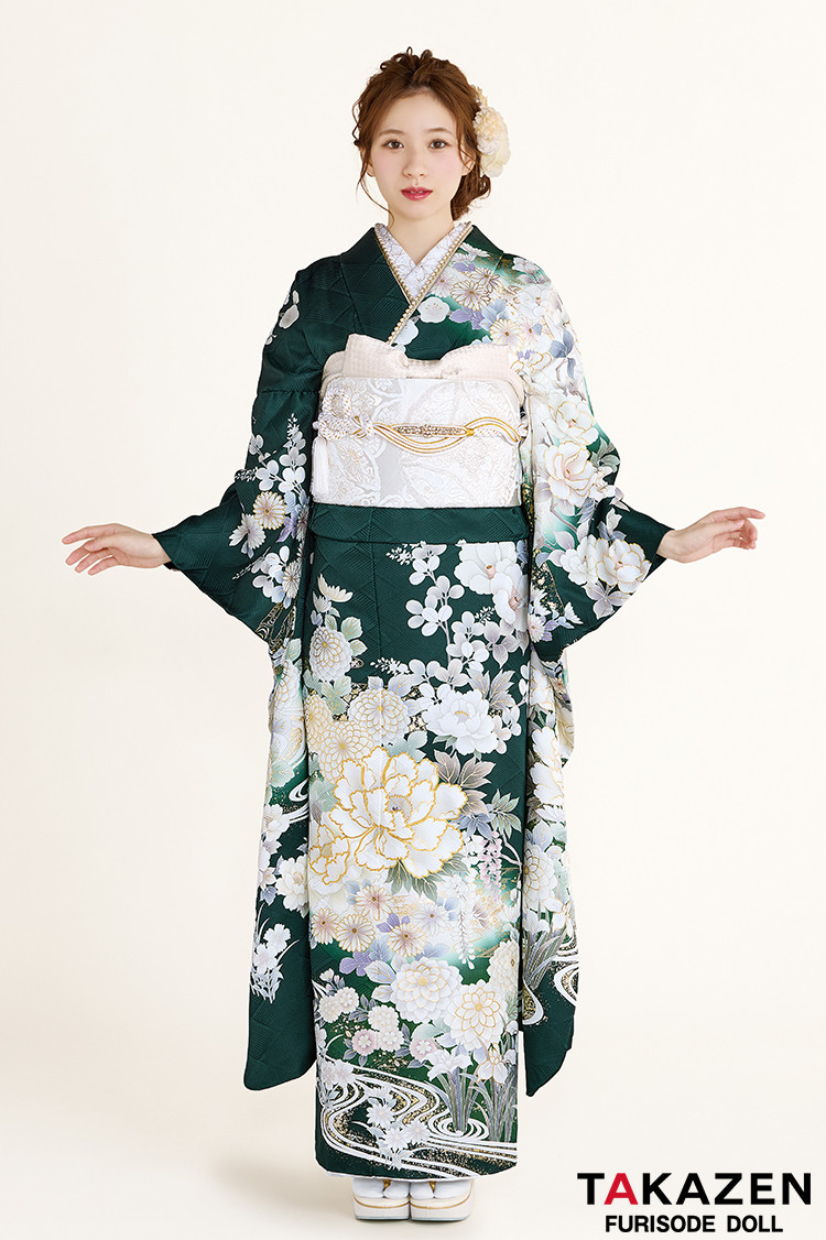 緑色の振袖｜成⼈式の振袖レンタルならTAKAZEN、世界⼀かわいいハタチ