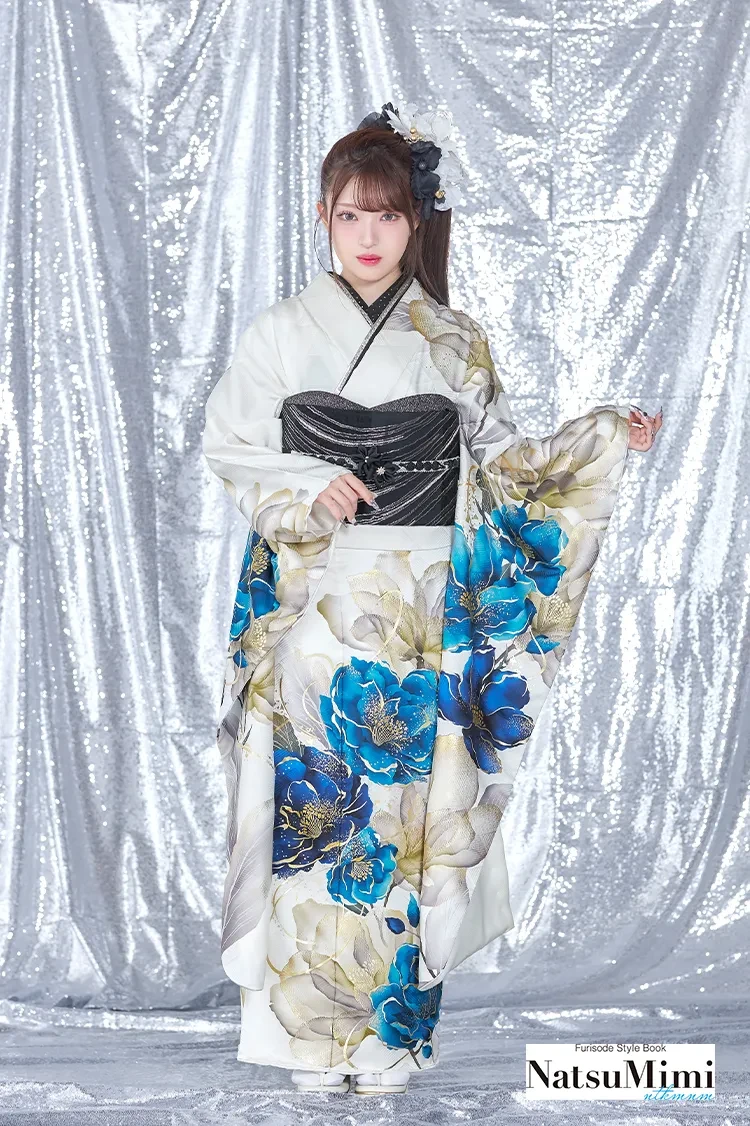 クール系振袖 白/ブルー(青) 牡丹柄 キラキラ スワロフスキー付き