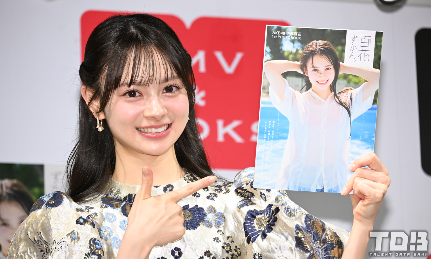 AKB48・伊藤百花、花柄のゴージャスなドレスで登場！「私の人生が
