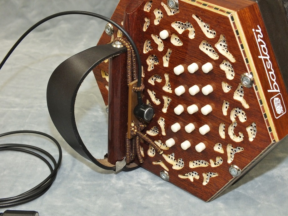 コンサーティーナ専用マイク “Yui (ユイ)”[アングロ・コンサーティーナ