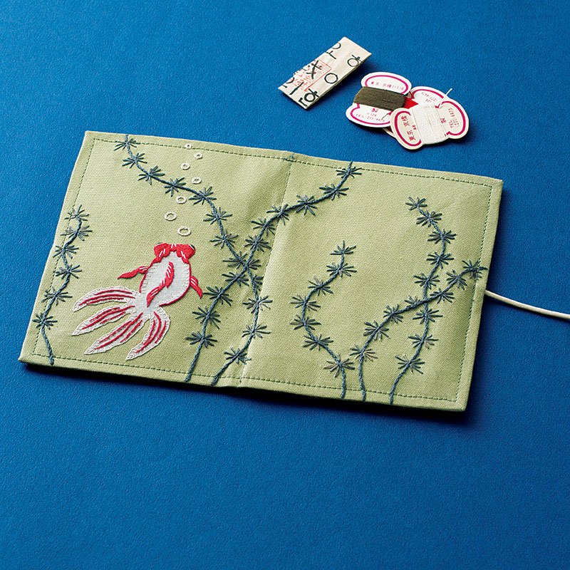 サロンエプロンまたは巾着型トートバッグが作れるオリジナルバラ柄