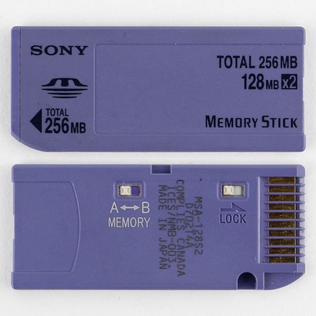 著作権保護技術の有無とサイズ違いで4種類、ソニーの初期型