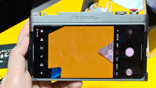 日本発売中のnubia Z70 Ultraにも変態カメラキットがあった（スマホ沼