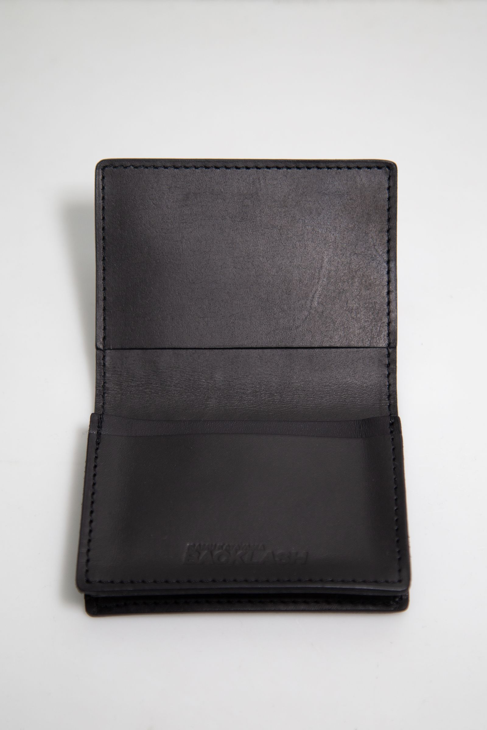 ISAMU KATAYAMA BACKLASH - GUIDI CALF CARD CASE / ブラック | Tempt