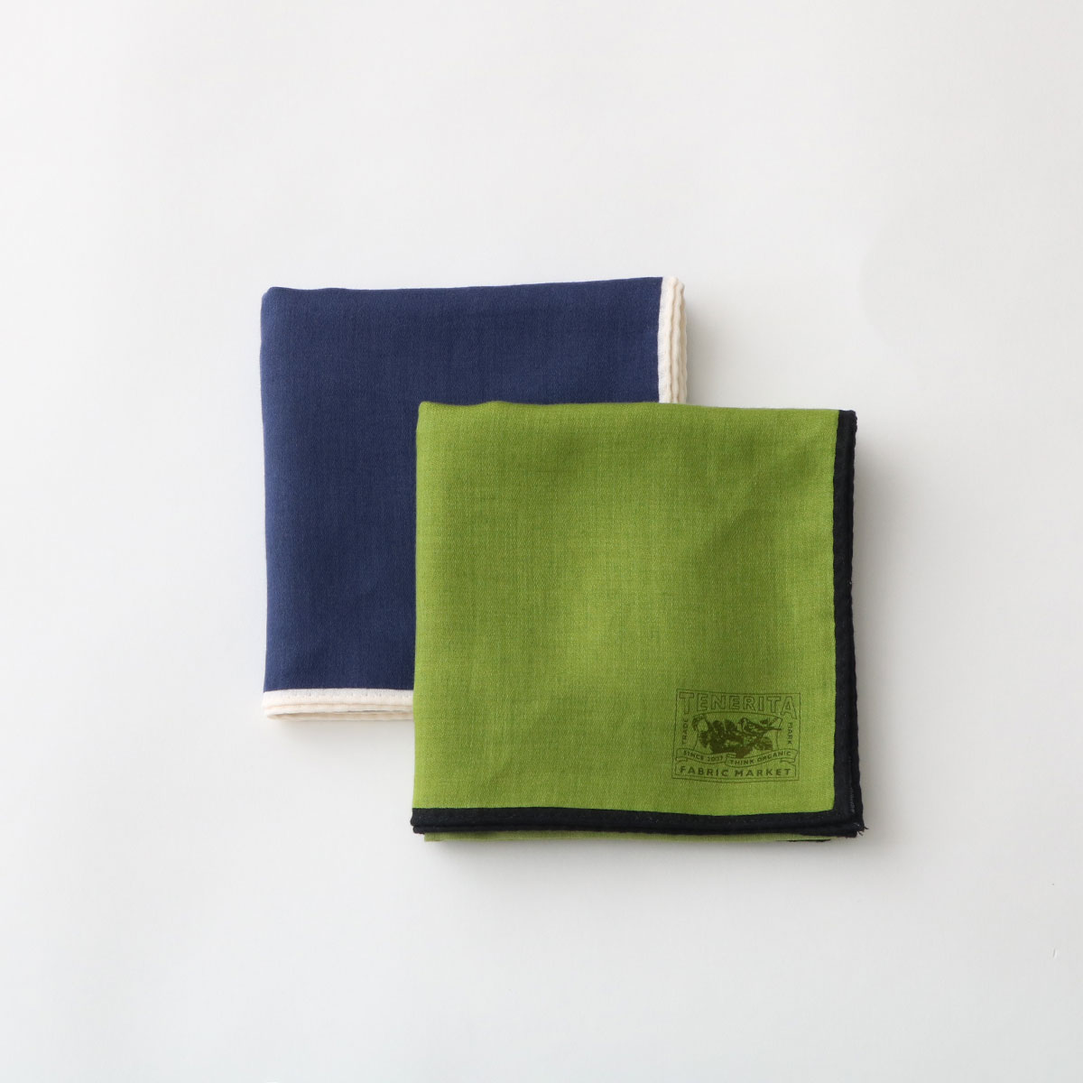 サテンハンカチ2枚セット（ネイビー＆リーフグリーン）(FREE