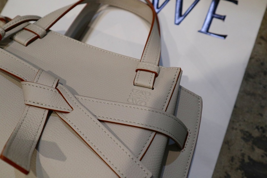 LOEWE/ロエベ】よりゲートトップハンドルバッグミニが入荷致しました