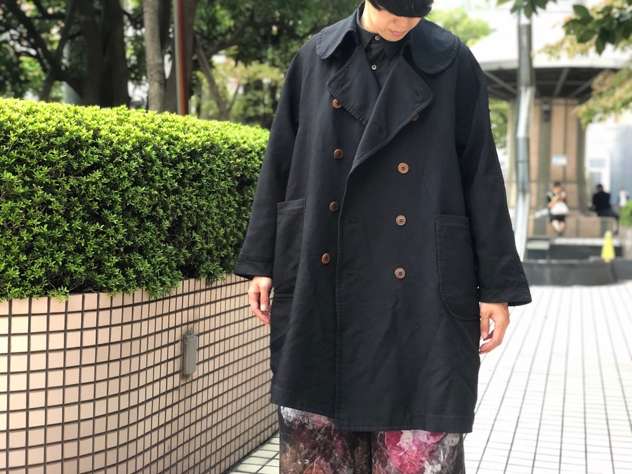 COMME des GARCONS/コムデギャルソン】から風格漂う黒のダブルコートの