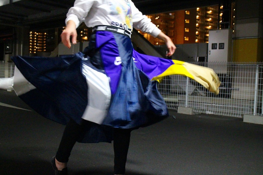 NIKE×sacai/ナイキ×サカイ】人気ブランドコラボ品、再構築スカートが