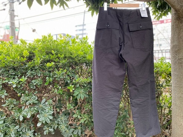 CIOTA/シオタ】よりスビンコットンムラ糸バックサテンベイカーパンツが