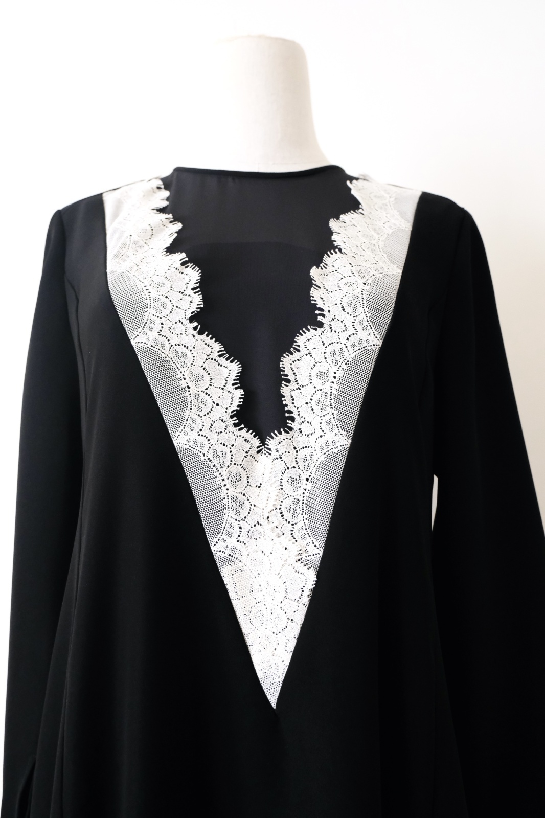 LOKITHO (ロキト）laced V dress black × white - The Galaxy Harmony!!!!