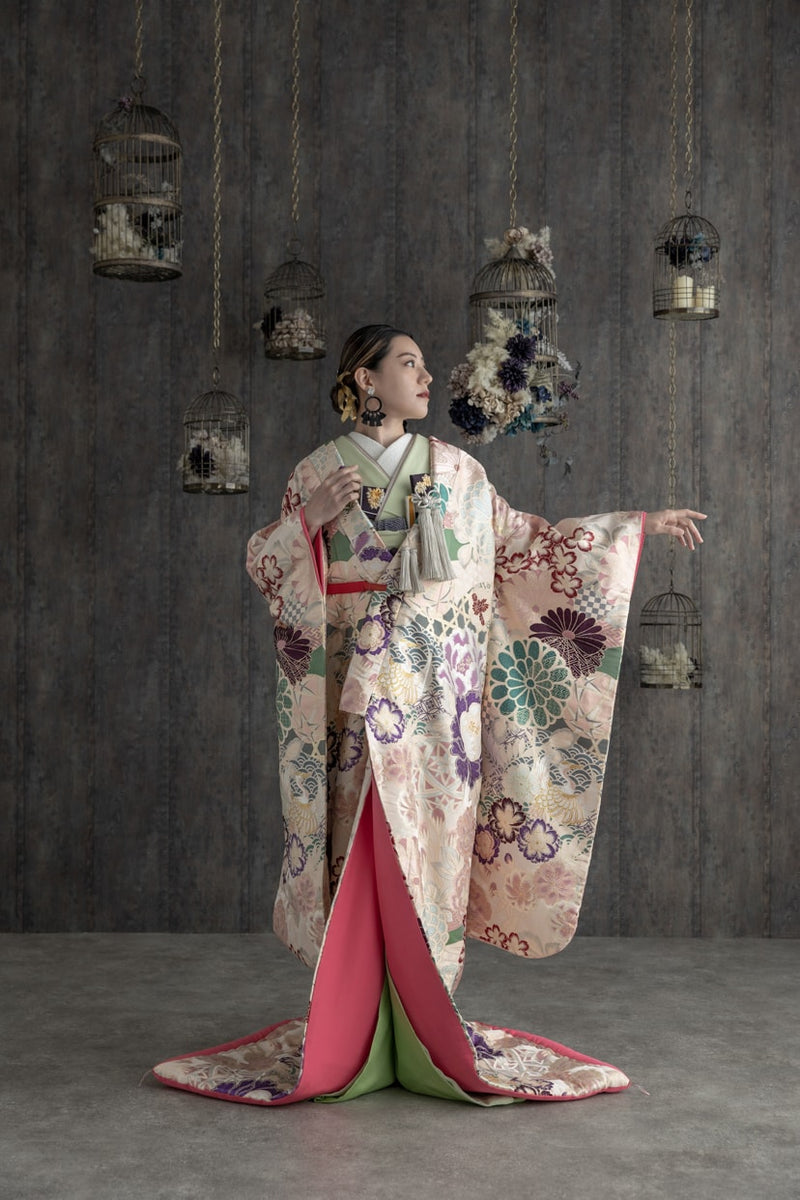 色打掛・白紫裂取菊花紋｜白無垢・色打掛レンタルなら結婚式着物専門の