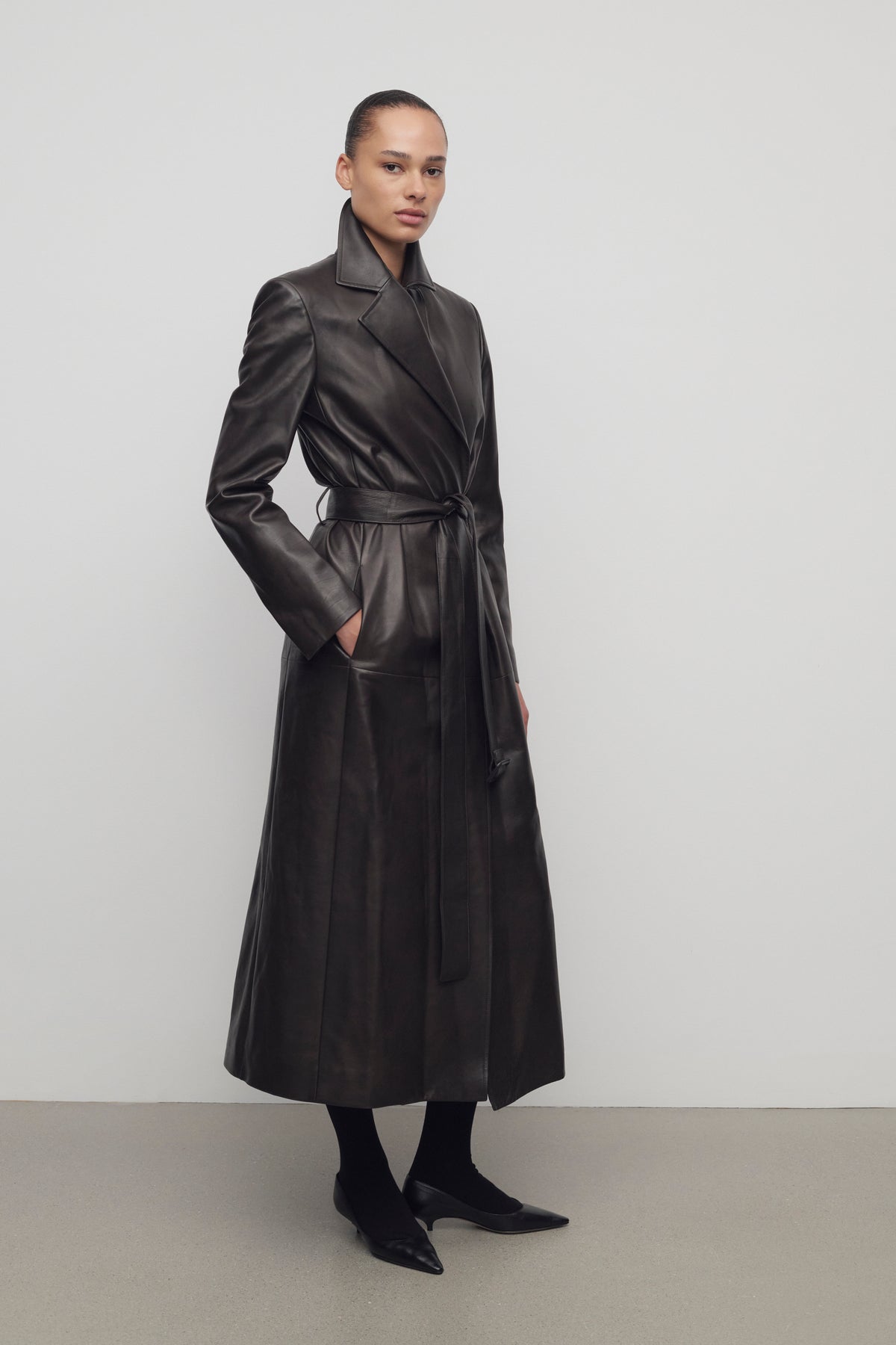 Raisa Coat Brown – The Row