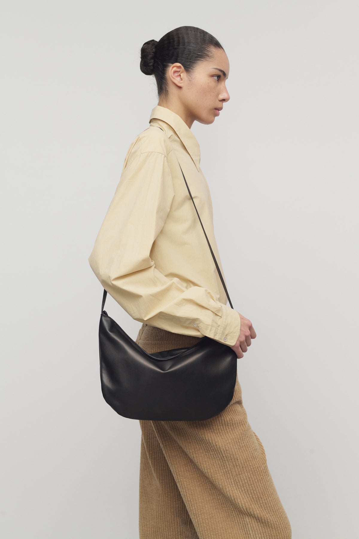 EW Izzy Bag Black – The Row