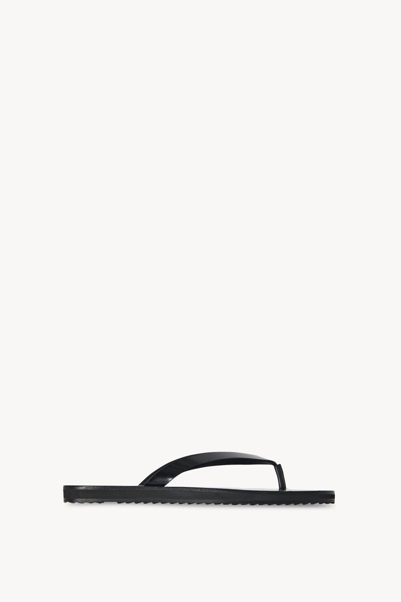 ウィメンズ サンダル：レザー製＆シルク製のフットウェア l The Row