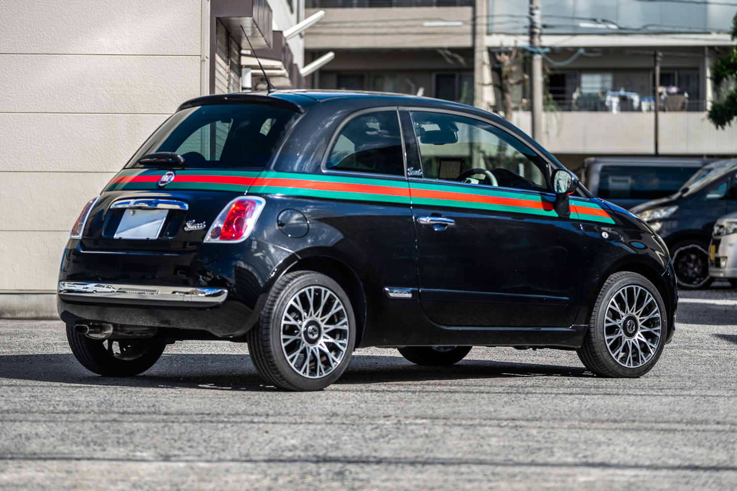 衝撃の結果!!】500 By Gucciがカーラッピングで生まれ変わる!? | ザラップ