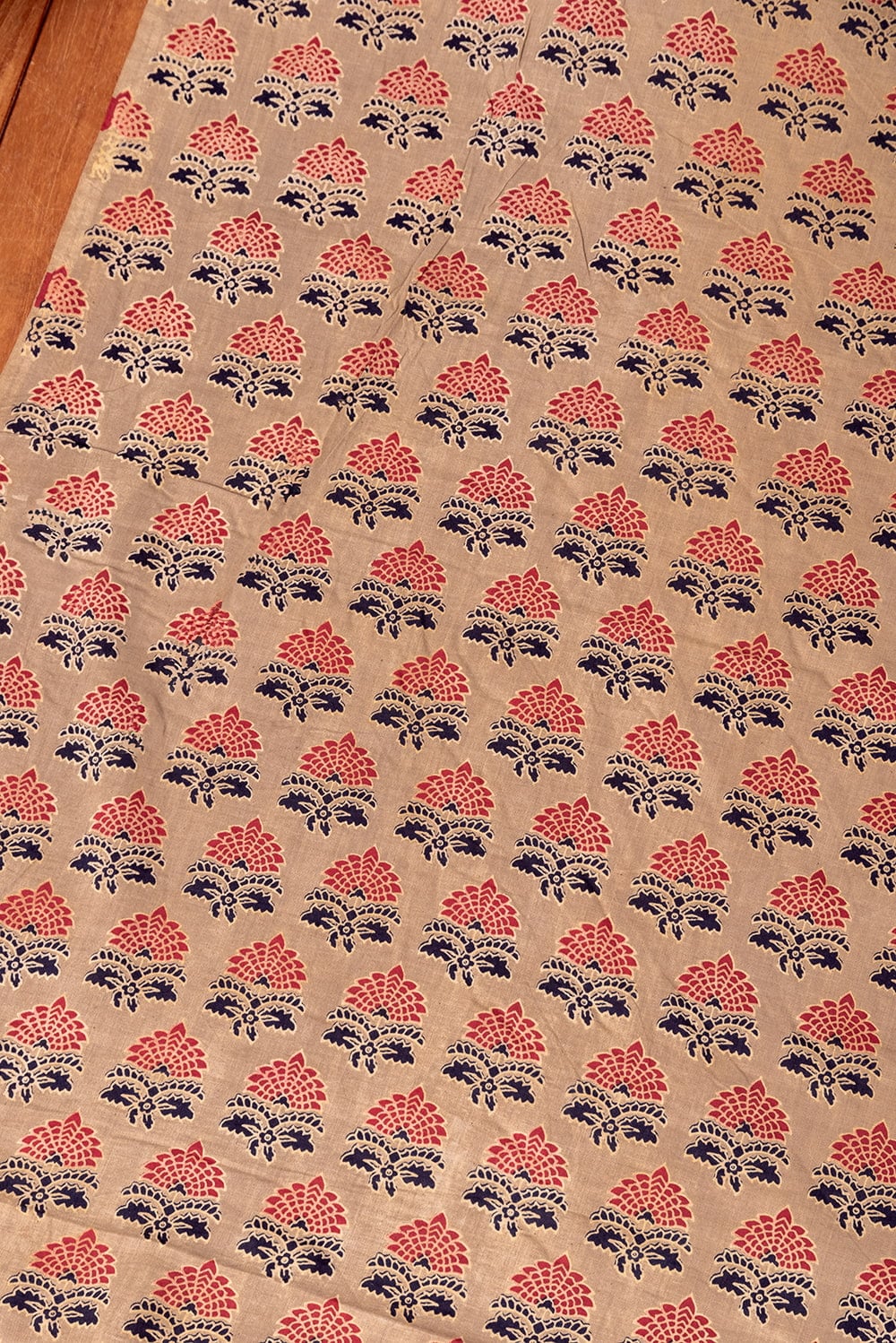 1m単位切り売り〕テキスタイルの伝統息づくインドから 昔ながらの花柄