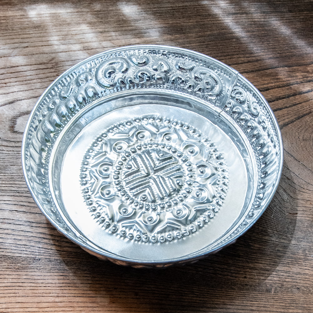 バリのアルミ細工 ラウンドトレイ お盆 20cm の通販 - TIRAKITA.COM