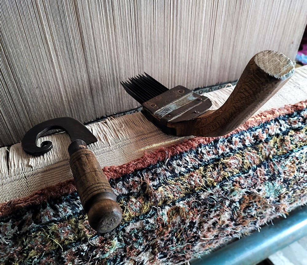 ナシールさんの手織りシルク絨毯 シュリーナガル カシミール