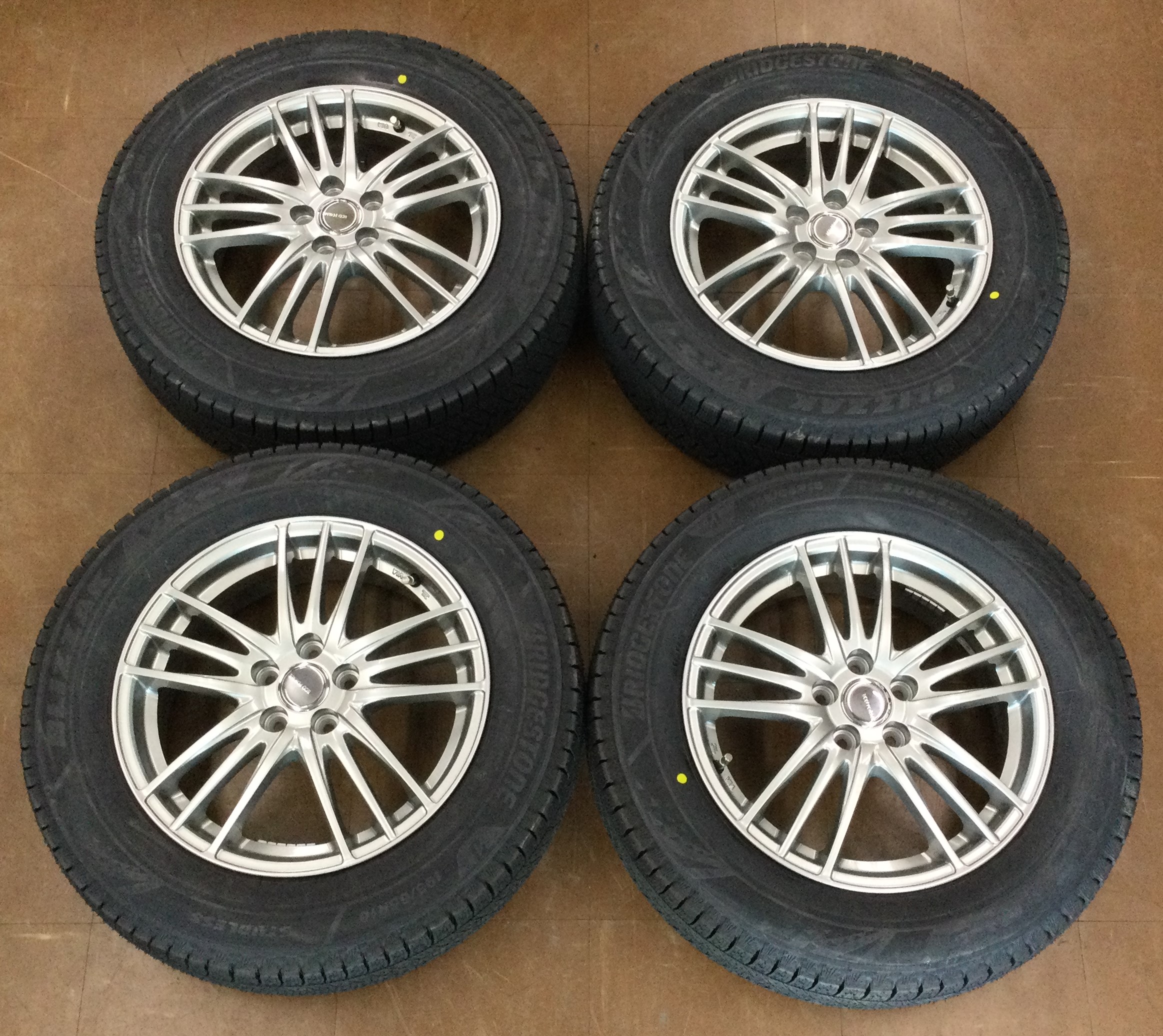 16インチ 未使用スタッドレスタイヤ ブリヂストン ブリザック VRX3 195