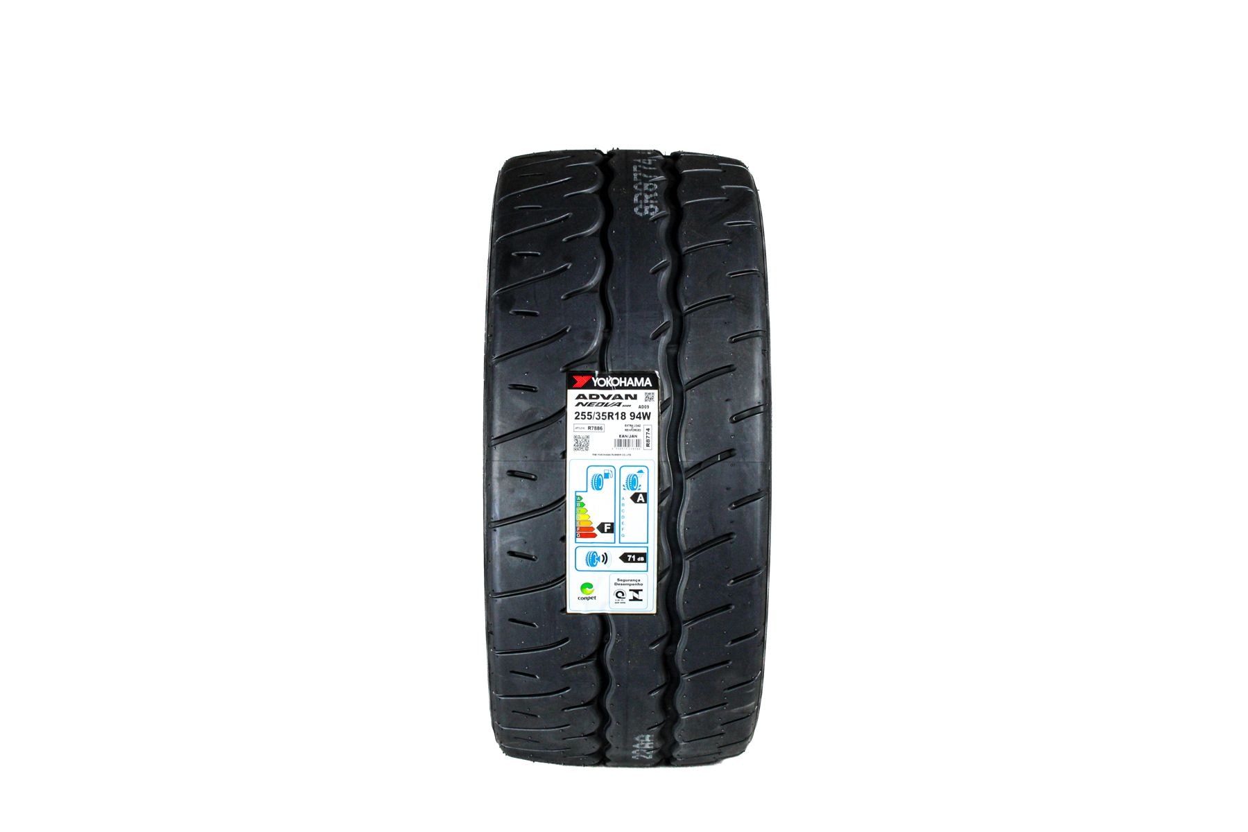 Pneu Yokohama AD09 255/35 R18: Performance e Estilo