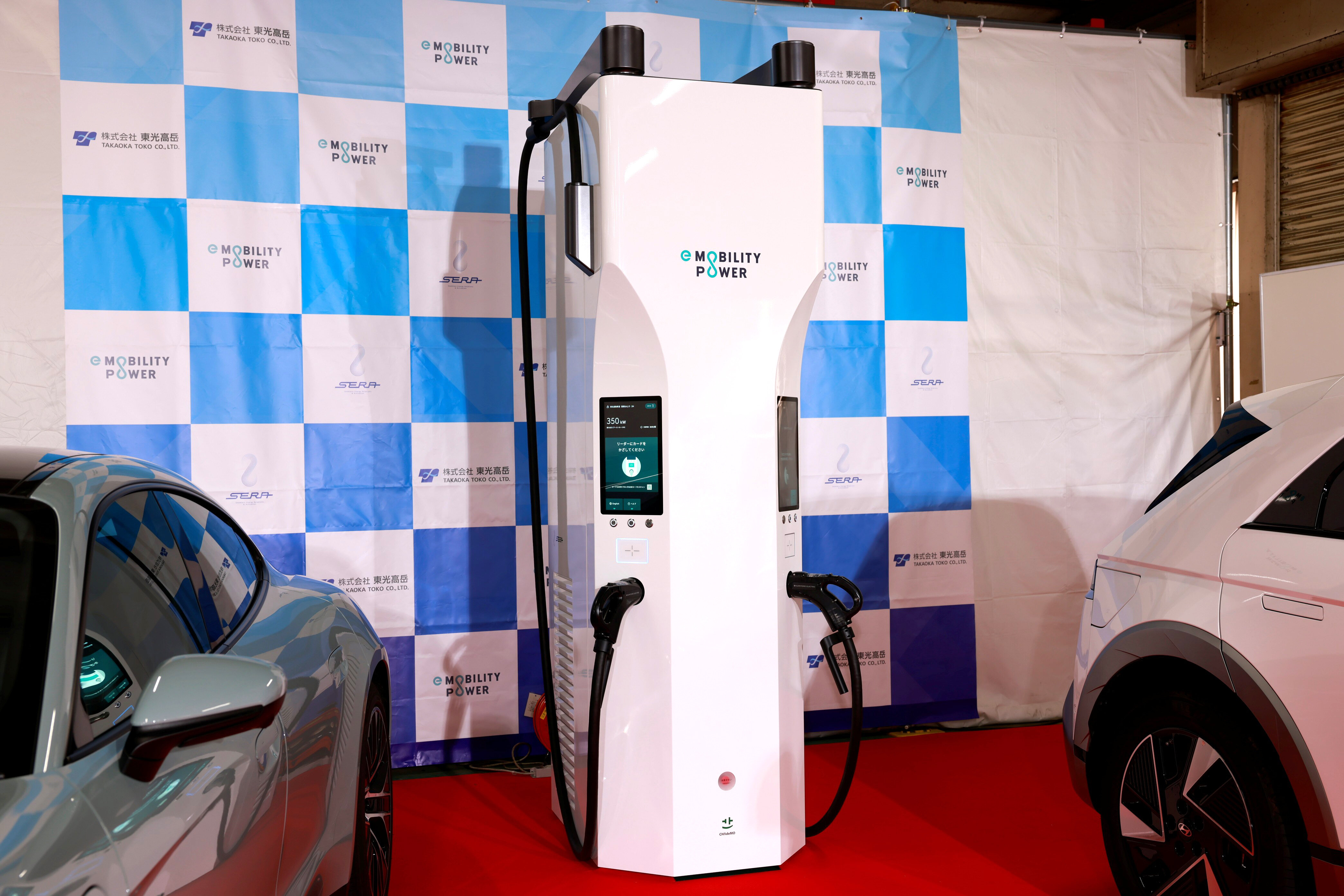 最大出力350kW/口、最大電圧1,000V 次世代超急速充電器「SERA-400」を