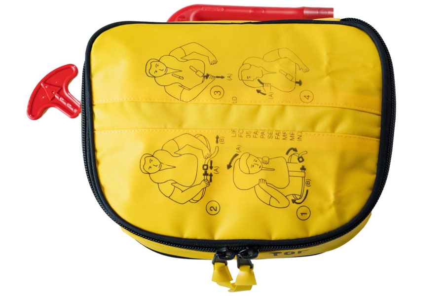 JALブランドコミュニケーション、機内搭載のライフベストを再利用した