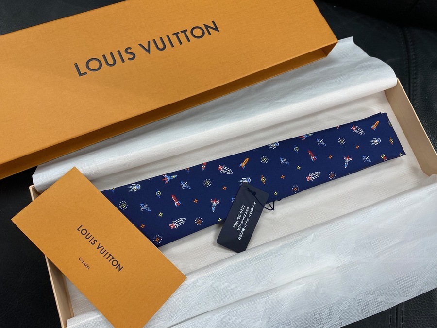 宇宙柄？！ヴィトンが惑星に？！】未使用品☆LOUIS VUITTONのネクタイ