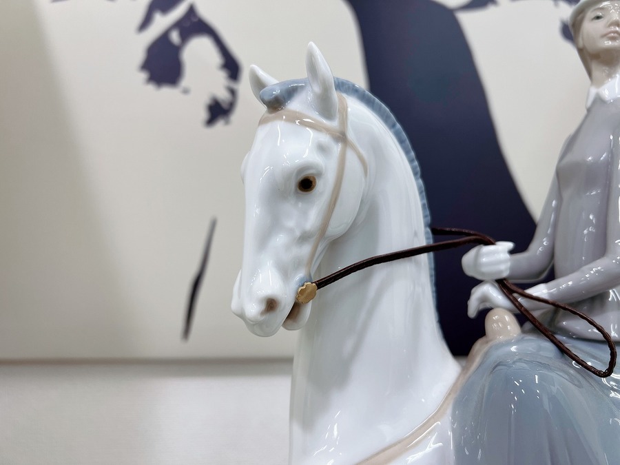 ため息の出るような美しさ】LLADRO(リヤドロ)白い馬の少女をご紹介