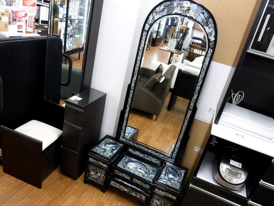 美しい螺鈿(らでん）細工の鏡台が入荷致しました！｜2020年02月17日