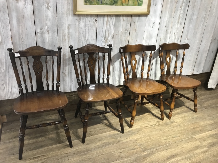 飛騨産業】レトロアンティークなダイニングチェアが各2脚づつ入荷しま