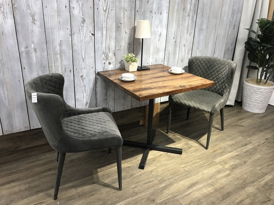 Moda en Casa（モーダエンカーサ）】ベルベッド素材のダイニングチェア